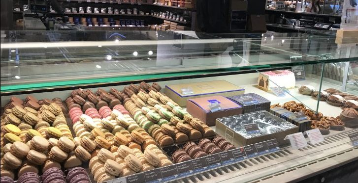 パリでマカロンを３店舗ガチ食べ比べ 見た目 中身 値段の違いは ボンボンショコラ専門のチョコレート教室きょんちょこ